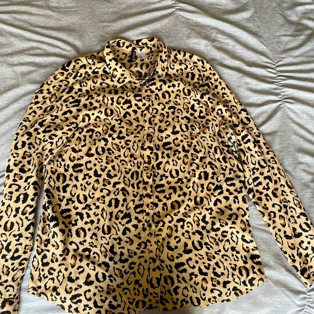 Divided h&m button down top